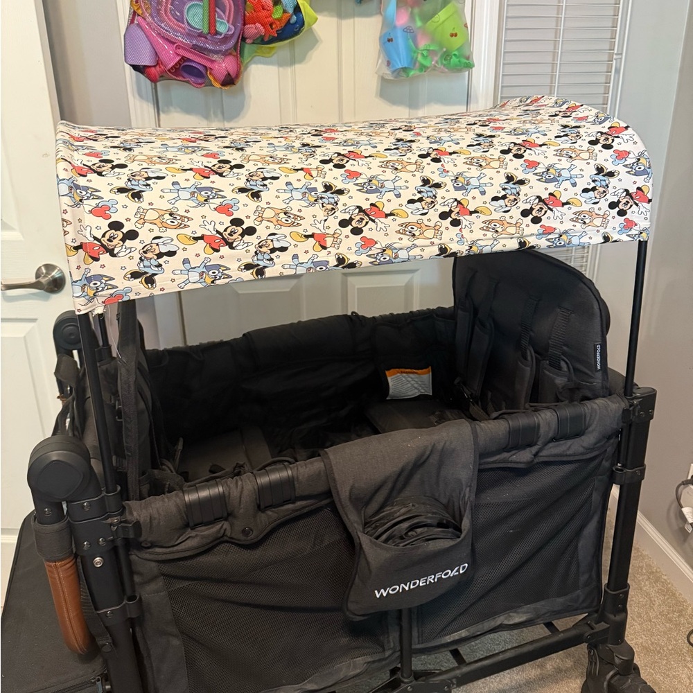 Wonderfold w4 half canopy bluey & Mickey